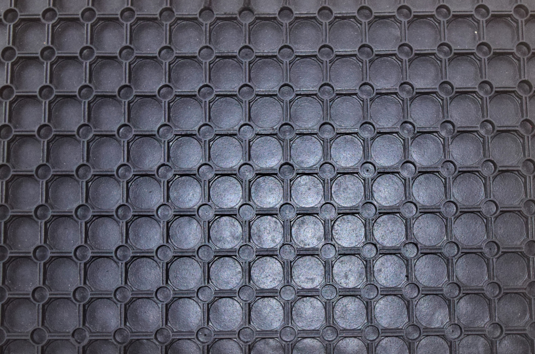 Rubber hollow mat